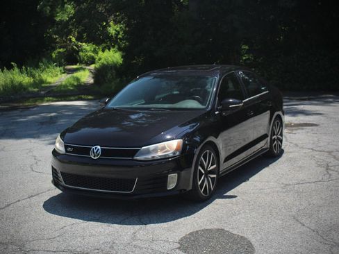 Used 2012 Volkswagen Jetta GLI Autobahn FWD image 2