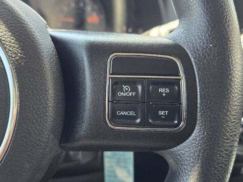 Used 2015 Jeep Patriot 4WD image 23