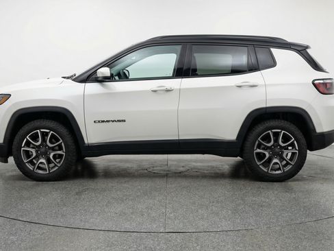 Used 2025 Jeep Compass Trailhawk AWD/4WD image 5