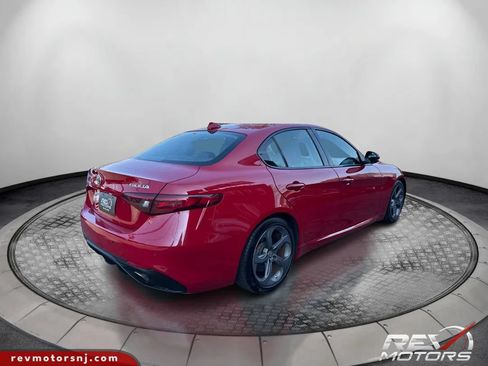 Used 2018 Alfa Romeo Giulia RWD image 5