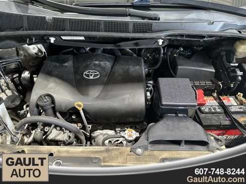Used 2017 Toyota Sienna XLE w/ XLE Navigation Package FWD image 12