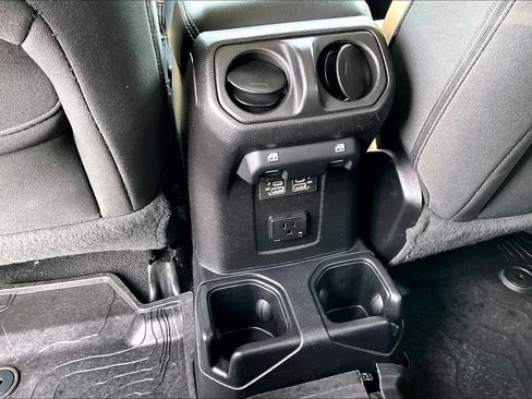Used 2021 Jeep Wrangler Unlimited Sahara AWD/4WD image 31