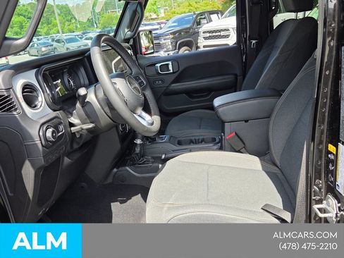 Used 2025 Jeep Wrangler Unlimited Sahara AWD/4WD image 6