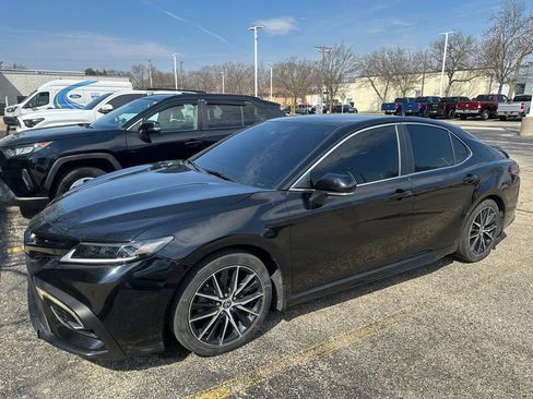 Used 2021 Toyota Camry SE w/ Cold Weather Package AWD/4WD image 1