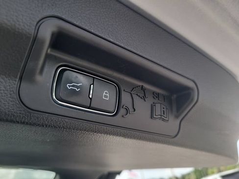Used 2022 Ford Explorer Limited w/ Hybrid Equipment Group 310A AWD/4WD image 12