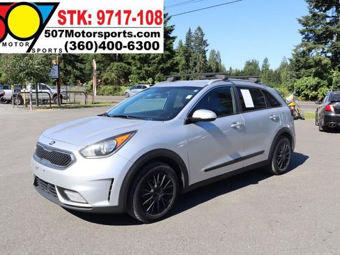 Used 2017 Kia Niro EX FWD image 2