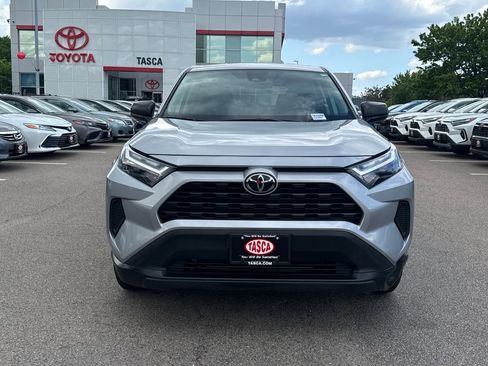Used 2025 Toyota RAV4 LE AWD/4WD image 2