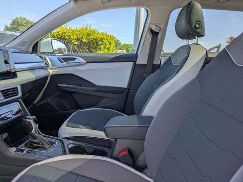 New 2026 Volkswagen Taos SE FWD image 21