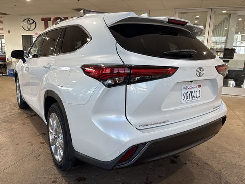 Used 2023 Toyota Highlander Limited image 8