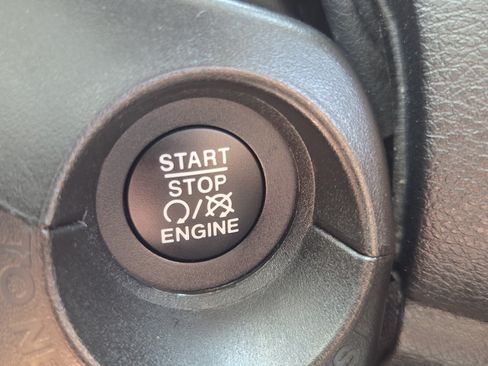 Used 2022 Jeep Renegade Latitude AWD/4WD image 33