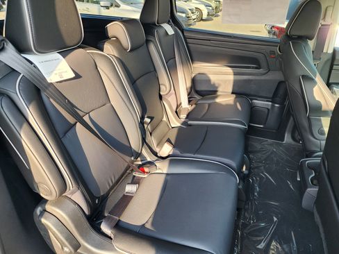 New 2026 Honda Odyssey Touring image 7