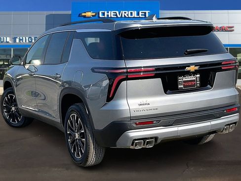 New 2026 Chevrolet Traverse LT w/ Sun and Wheel Package FWD image 3