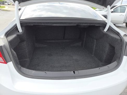 Used 2018 Chevrolet Impala LT FWD image 9