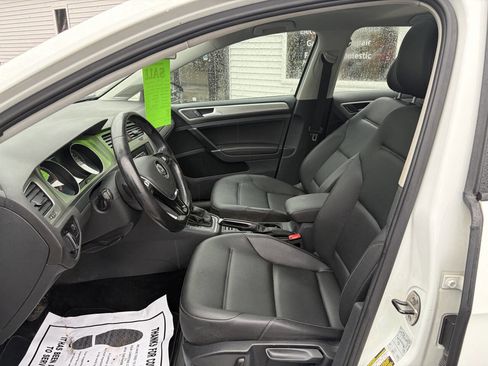 Used 2016 Volkswagen Golf SE image 14