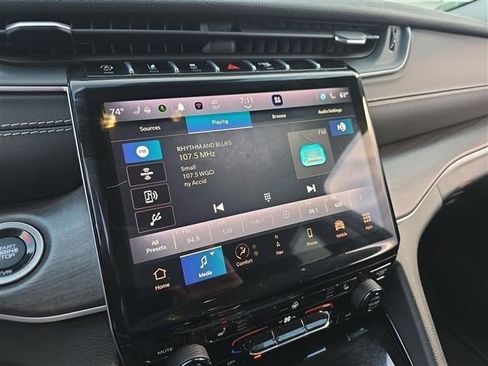 Used 2023 Jeep Grand Cherokee Limited AWD/4WD image 14