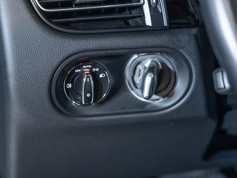 Certified 2023 Porsche Macan AWD/4WD image 22