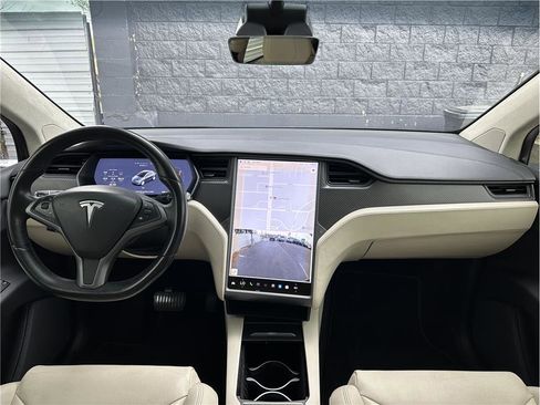 Used 2018 Tesla Model X 100D image 19