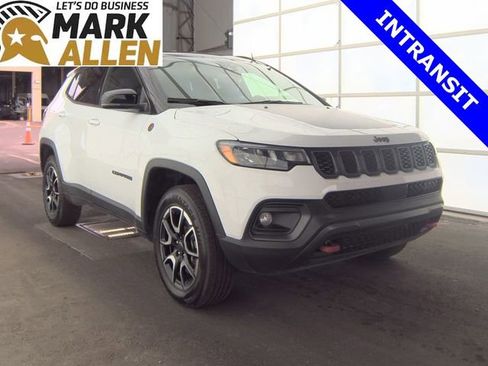 Used 2025 Jeep Compass Trailhawk AWD/4WD image 1