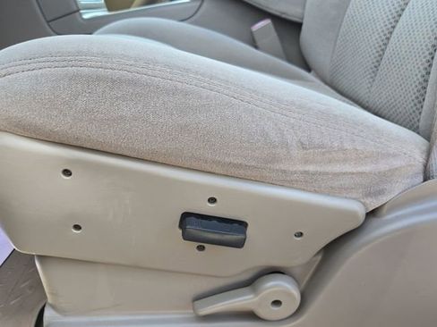 Used 2004 Chevrolet Suburban LS image 12