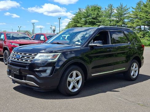 Used 2016 Ford Explorer XLT AWD/4WD image 3