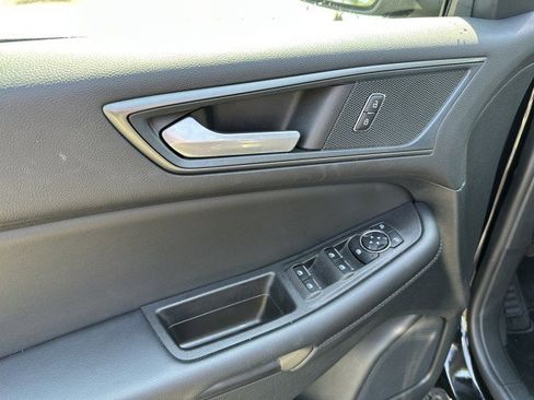 Used 2024 Ford Edge SE w/ Black Appearance Package image 12