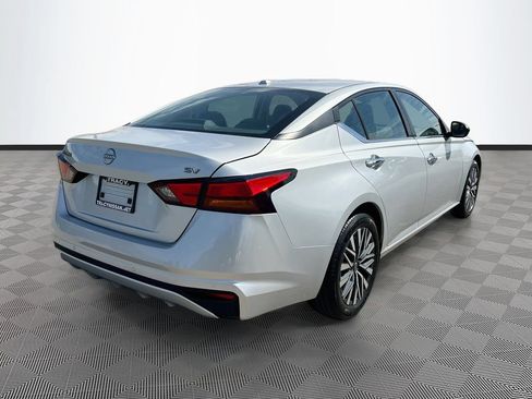 Used 2024 Nissan Altima 2.5 SV FWD image 7