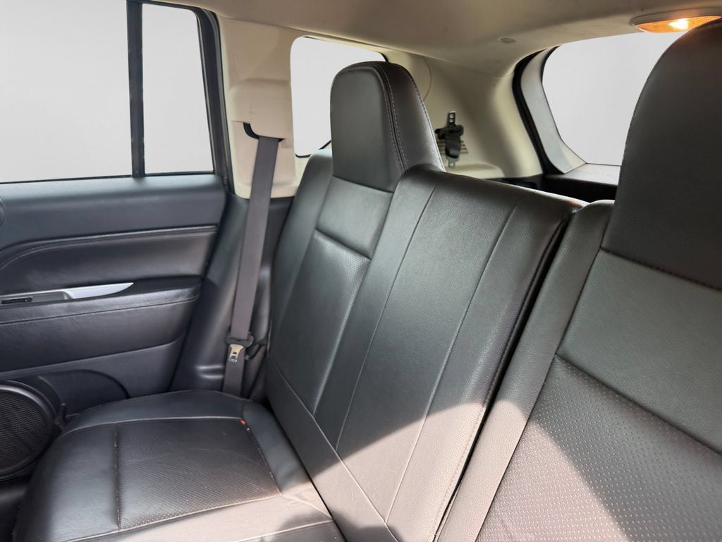 Used 2017 Jeep Compass High Altitude AWD/4WD image 31