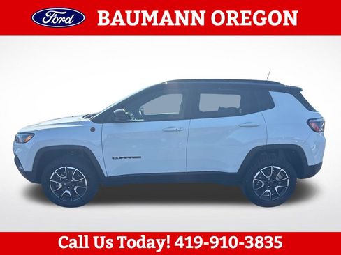 Used 2025 Jeep Compass Trailhawk AWD/4WD image 6