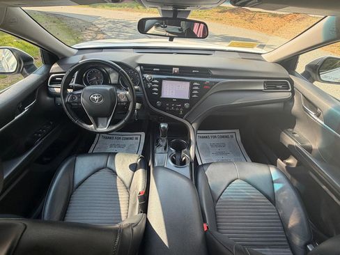 Used 2020 Toyota Camry SE FWD image 7