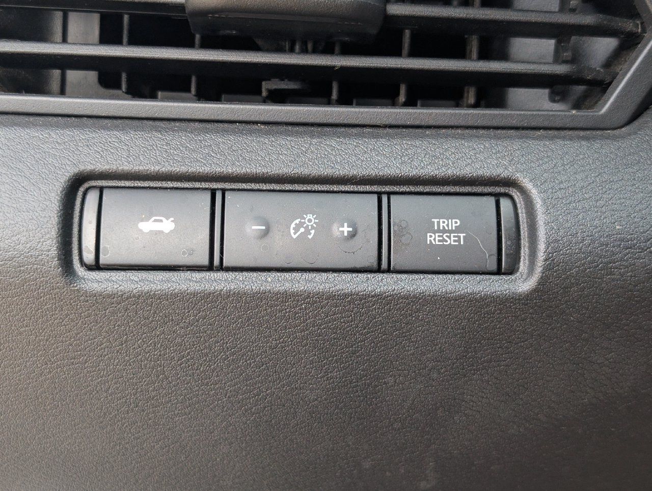 Used 2025 Nissan Altima 2.5 SV FWD image 24