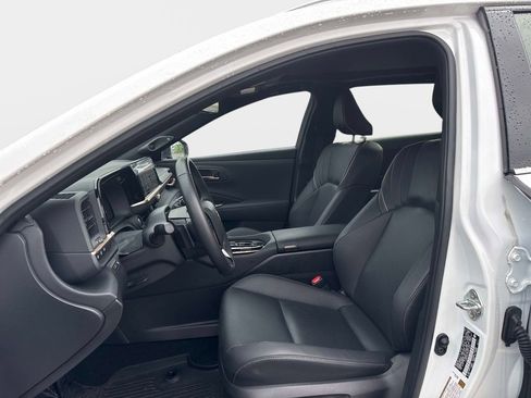 Used 2025 Toyota Crown Signia w/ Advanced Technology Package image 16