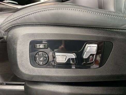 Certified 2025 BMW X7 M60i w/ Climate Comfort Package image 9