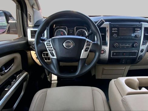 Used 2017 Nissan Titan SV RWD image 6