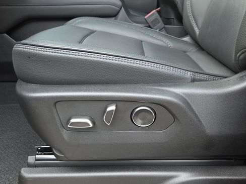 Used 2025 GMC Yukon Denali w/ Denali Reserve Package image 18