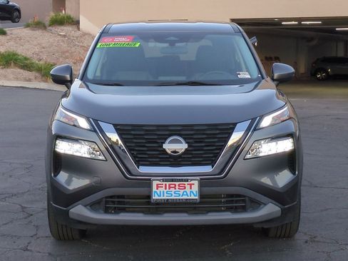 Certified 2022 Nissan Rogue SV image 2