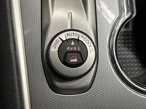 Used 2020 Nissan Pathfinder SL image 23