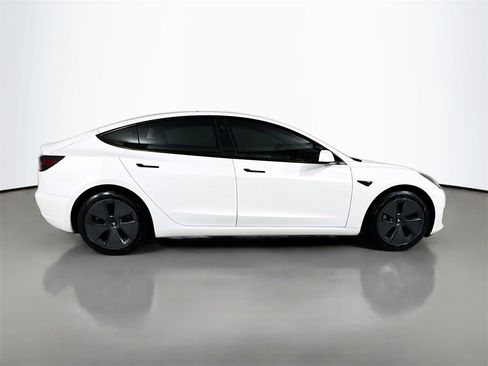 Used 2022 Tesla Model 3 image 9