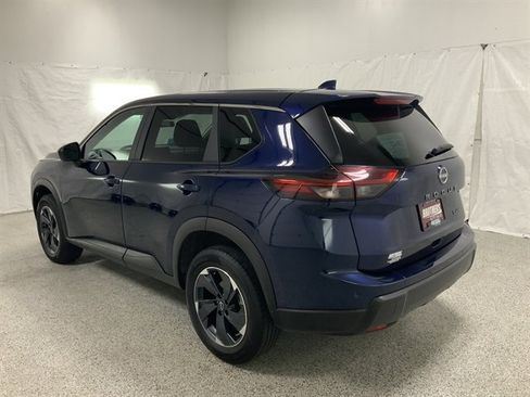 Used 2024 Nissan Rogue SV image 7