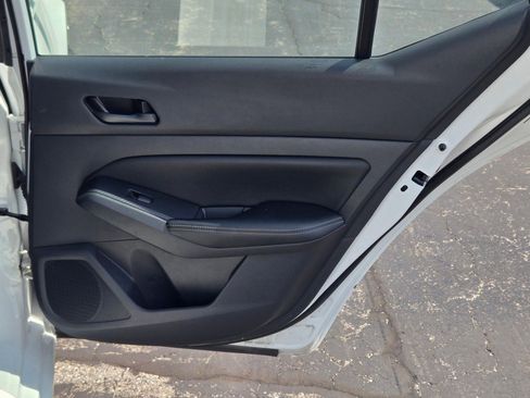 Used 2025 Nissan Altima 2.5 SV FWD image 9