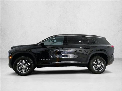 Used 2025 Chevrolet Traverse LT FWD image 6