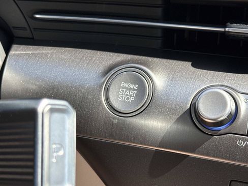 Certified 2025 Hyundai Kona SEL AWD/4WD image 15