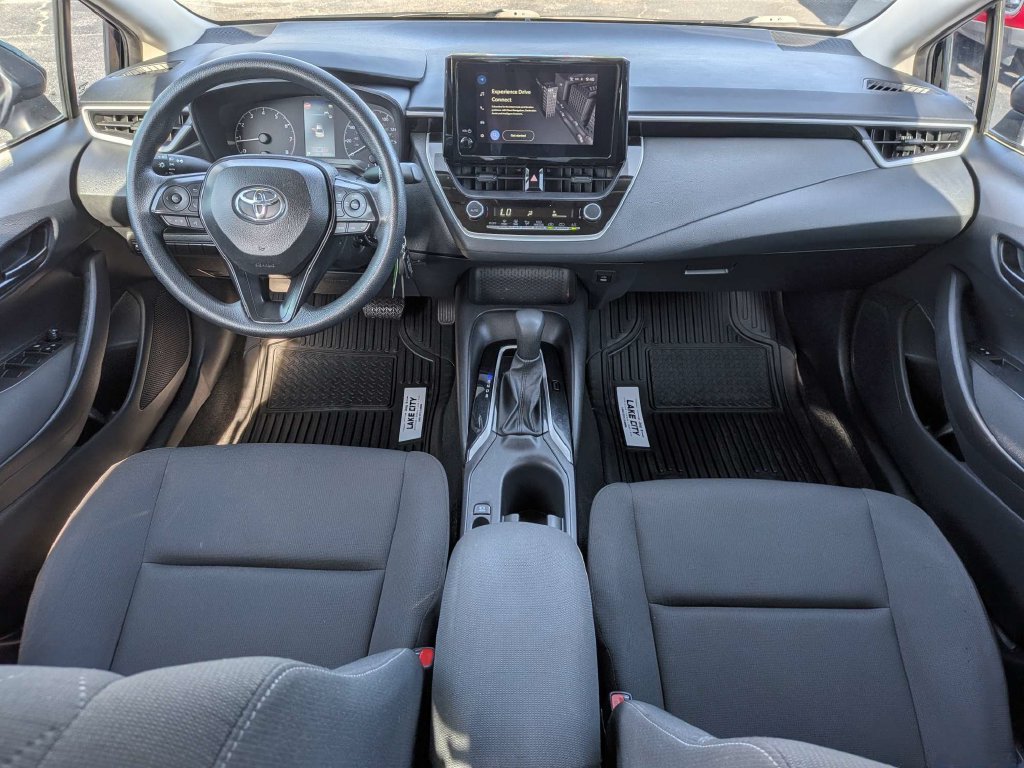 Used 2025 Toyota Corolla LE FWD image 12