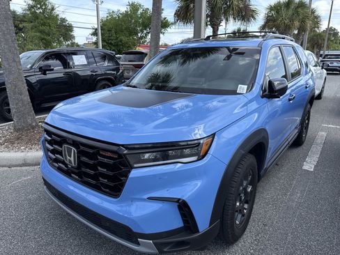 Used 2023 Honda Pilot TrailSport image 4