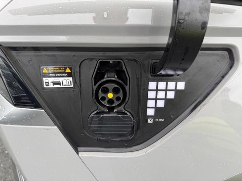 Used 2023 Hyundai Ioniq 5 Limited image 52