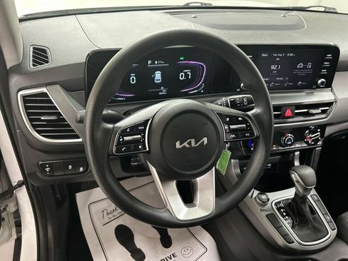 Used 2024 Kia Seltos LX AWD/4WD image 4