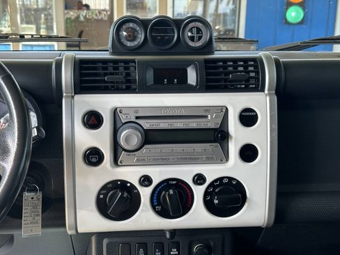 Used 2008 Toyota FJ Cruiser Base 4x4 4dr SUV 5A image 7