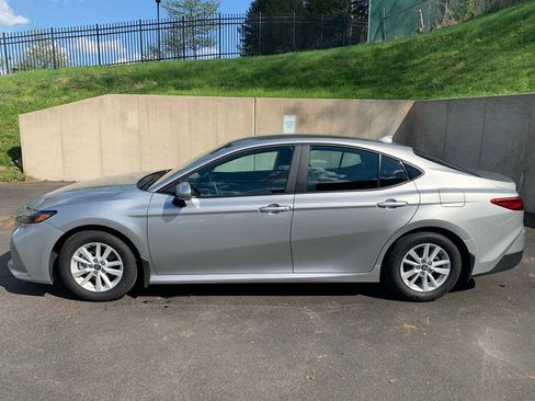 Used 2026 Toyota Camry LE image 2