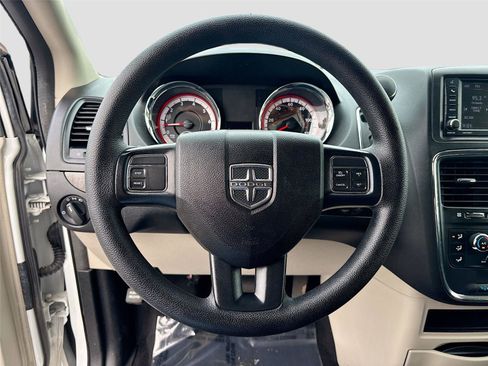 Used 2019 Dodge Grand Caravan SE image 12