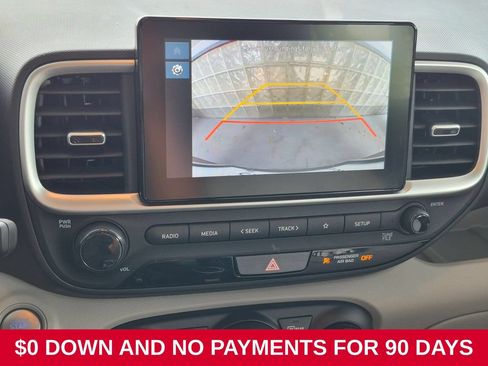 Used 2025 Hyundai Venue SEL FWD image 17