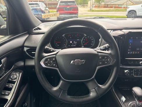 Used 2023 Chevrolet Traverse RS image 3